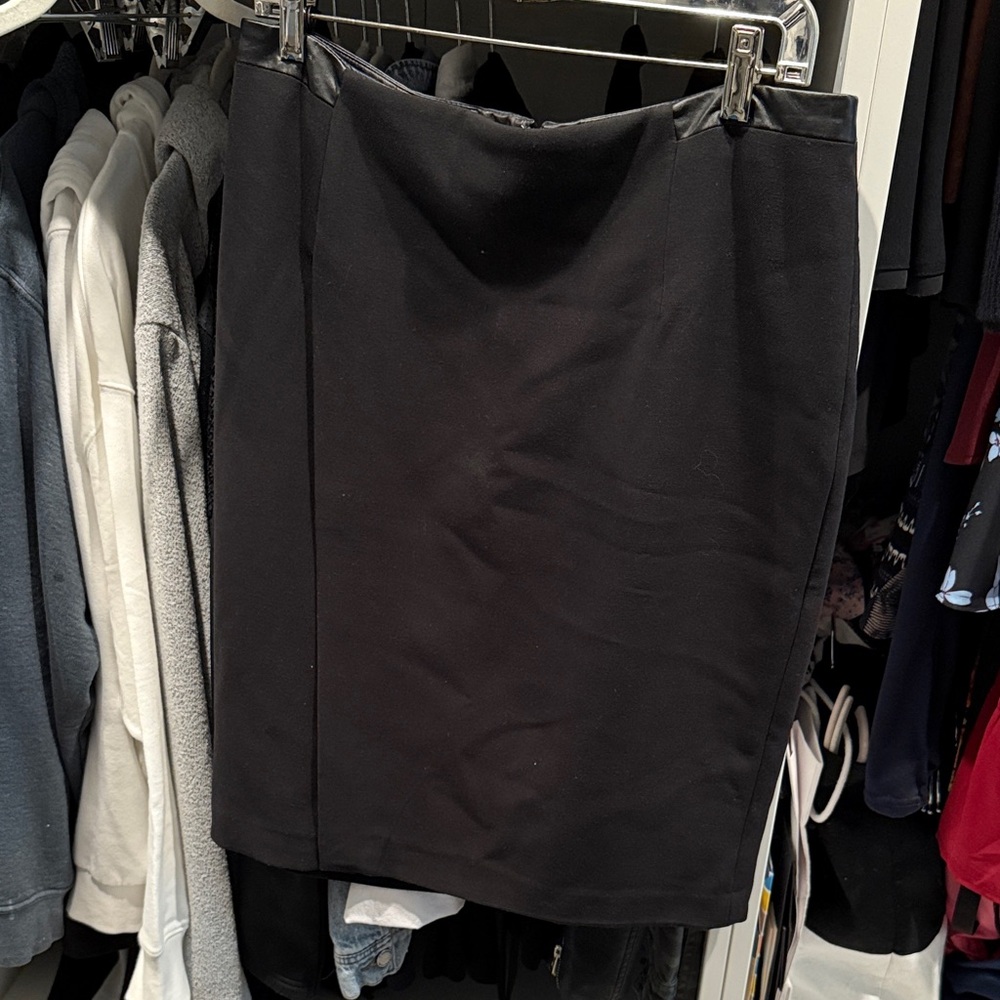 Calvin Klein Classic Black Pencil Skirt